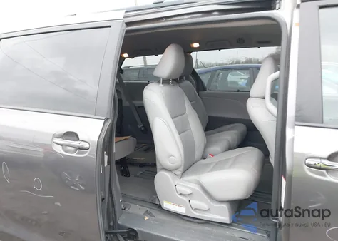 2017 Toyota Sienna Xle 8 Passenger z USA, uszkodzony, nr VIN 5TDYZ3DCXHS800425